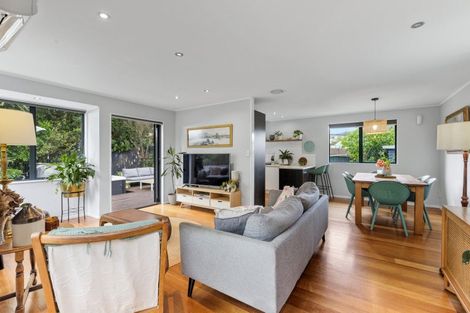 Photo of property in 11 Donald Street, Stanmore Bay, Whangaparaoa, 0932