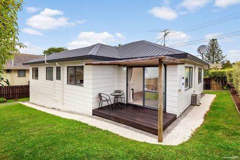 Photo of property in 37 Hutchinson Avenue, New Lynn, Auckland, 0600