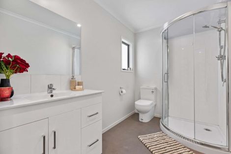 Photo of property in 30 Orchard Rise, Rosehill, Papakura, 2113