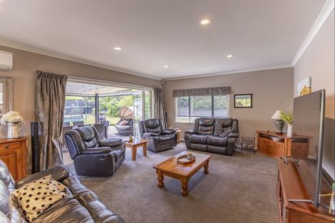 Photo of property in 16 Abbotsford Road, Waipawa, 4210