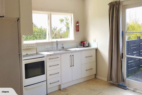 Photo of property in 32 Fowler Street, Northcote, Auckland, 0627