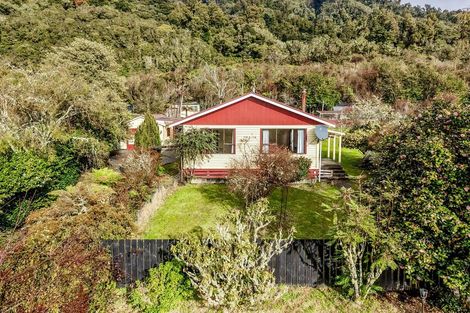 Photo of property in 9 Main Road, Harihari, 7884