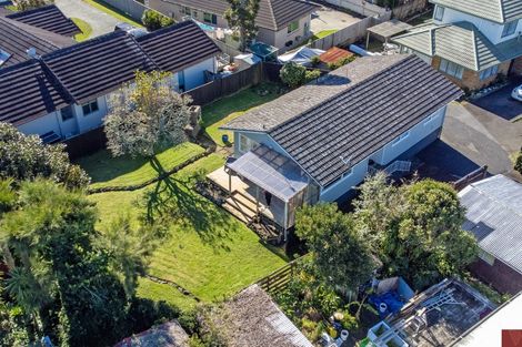 Photo of property in 5 Grimshaw Place, Henderson, Auckland, 0612