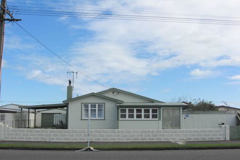 Photo of property in 101 Bartholomew Road, Levin, 5510