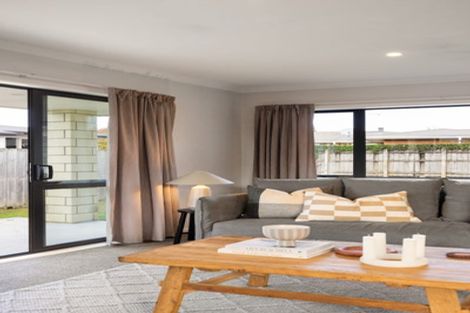 Photo of property in 82 Grey Street, Cambridge, 3434