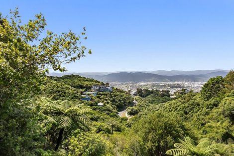 Photo of property in 60 Maungaraki Road, Korokoro, Lower Hutt, 5012