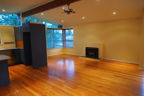 Photo of property in 4 Verena Place, Green Bay, Auckland, 0604