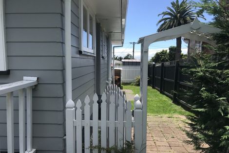 Photo of property in 2/14 Amberley Avenue, Te Atatu South, Auckland, 0610
