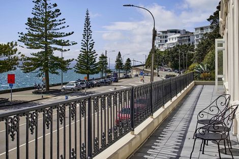 Photo of property in Orient Flats, 348 Oriental Parade, Oriental Bay, Wellington, 6011