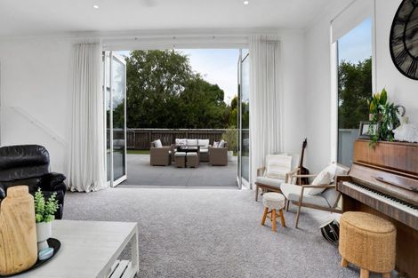 Photo of property in 15 Kowhai Street, Strandon, New Plymouth, 4312