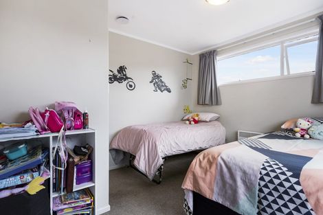 Photo of property in 17 Marcel Place, Glenfield, Auckland, 0629