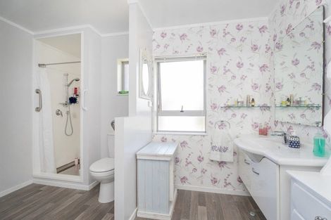 Photo of property in 38 Whitby Avenue, Whitianga, 3510