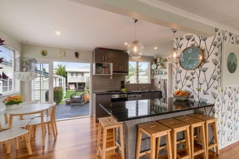 Photo of property in 8 Murray Road, Te Atatu Peninsula, Auckland, 0610