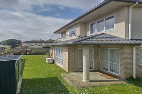 Photo of property in 2/10 Saints Court, Manurewa, Auckland, 2102