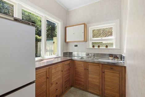 Photo of property in 103 Melbourne Road, Island Bay, Wellington, 6023