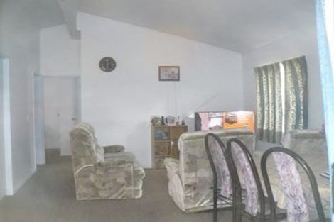 Photo of property in 9 Silverstone Place, Henderson, Auckland, 0612