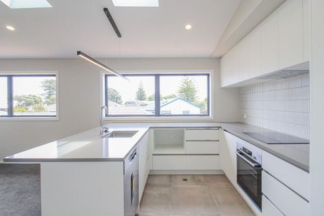 Photo of property in 4/7 Grays Road, Plimmerton, Porirua, 5026