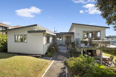 Photo of property in 28 Rothesay Bay Road, Rothesay Bay, Auckland, 0630