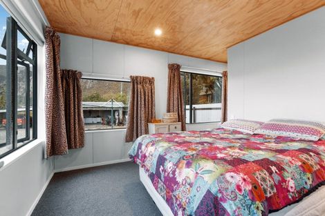 Photo of property in 12 Denniston Road, John Creek, Wanaka, 9382