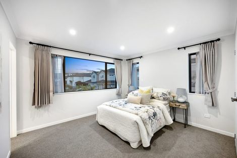 Photo of property in 10 Kina Place, Long Bay, Auckland, 0630