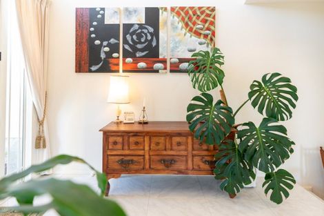 Photo of property in 2 Derry Hill, Churton Park, Wellington, 6037