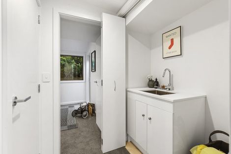 Photo of property in 111a Breaker Bay Road, Breaker Bay, Wellington, 6022