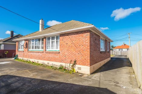 Photo of property in 10 Maire Street, Gonville, Whanganui, 4501