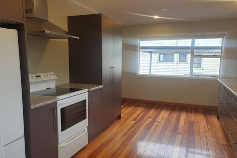 Photo of property in 8 Truby King Street, Merrilands, New Plymouth, 4312