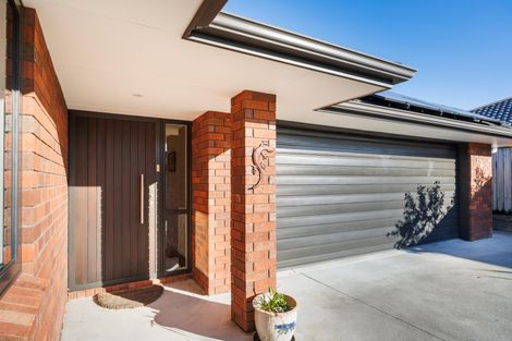 Photo of property in 12 Ron Place, Fitzherbert, Palmerston North, 4410