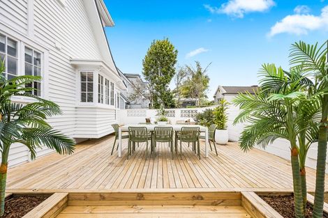 Photo of property in 203 Hurstmere Road, Takapuna, Auckland, 0622