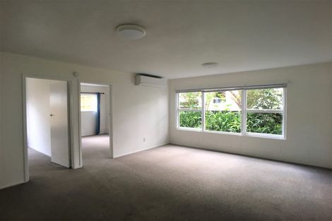 Photo of property in 2/4 Regal Place, Forrest Hill, Auckland, 0620