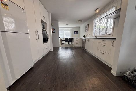 Photo of property in 33 Vinograd Drive, Te Atatu Peninsula, Auckland, 0610