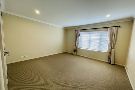 Photo of property in 10 Wye Oak Drive, Schnapper Rock, Auckland, 0632