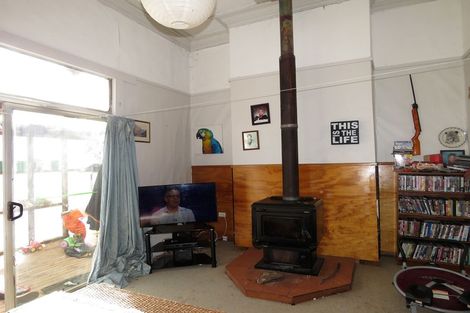 Photo of property in 36 Peel Street, Westport, 7825