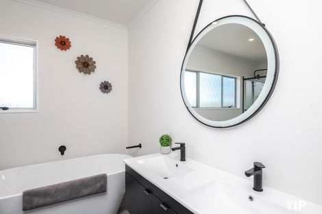 Photo of property in 43 Carluke Street, Paparangi, Wellington, 6037