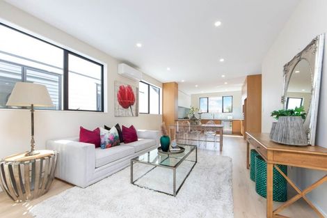 Photo of property in 283a Bucklands Beach Road, Bucklands Beach, Auckland, 2012