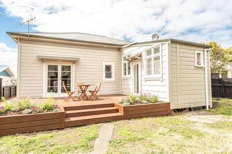 Photo of property in 2 Alma Road, Gonville, Whanganui, 4501