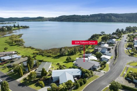 Photo of property in 104 Tukere Drive, Whangamata, 3620
