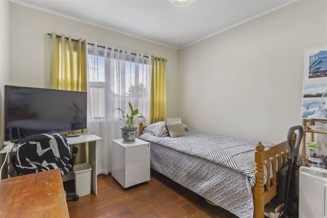 Photo of property in 11 Paragon Avenue, Beach Haven, Auckland, 0626