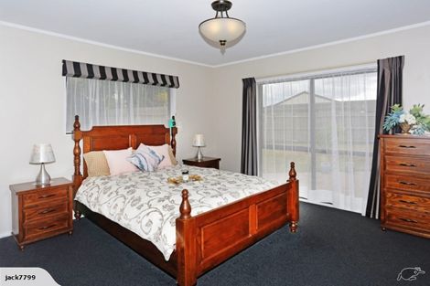 Photo of property in 3 Glenross Drive, Wattle Downs, Auckland, 2103