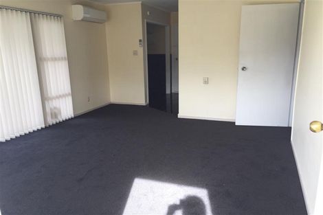 Photo of property in 1/4220 Great North Road, Glendene, Auckland, 0602