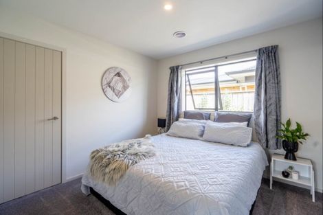 Photo of property in 7 Mahia Lane, Waikanae, 5036