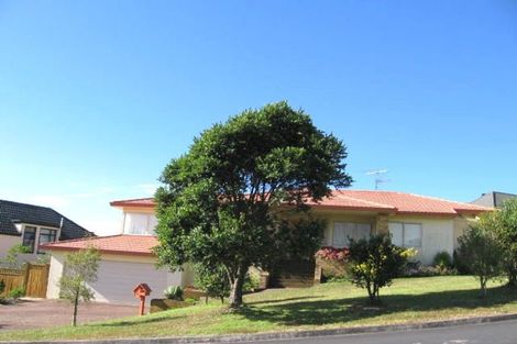Photo of property in 8 Mandeville Place, Unsworth Heights, Auckland, 0632