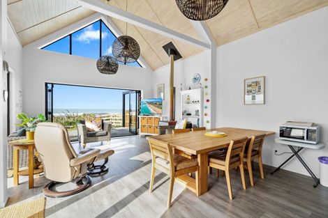 Photo of property in 497 Waikawa-curio Bay Road, Curio Bay, Tokanui, 9884