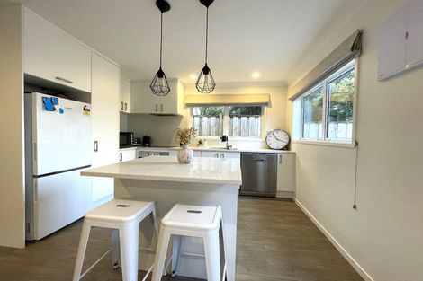 Photo of property in 11 Quibray Place, Botany Downs, Auckland, 2010