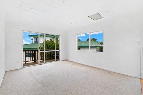 Photo of property in 2a Holiday Road, Stanmore Bay, Whangaparaoa, 0932