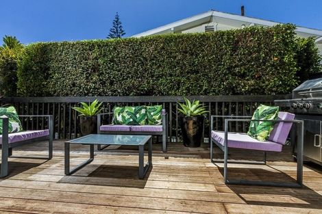 Photo of property in 1/169 Queen Street, Northcote Point, Auckland, 0627