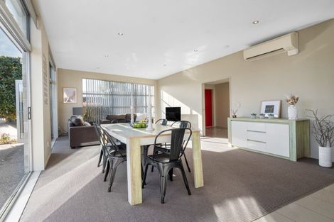 Photo of property in 73 Beach Road, North New Brighton, Christchurch, 8083