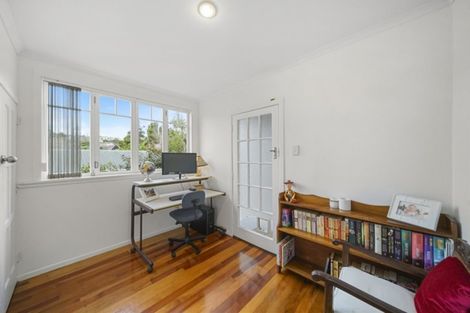 Photo of property in 1/9 Luplau Crescent, Cockle Bay, Auckland, 2014