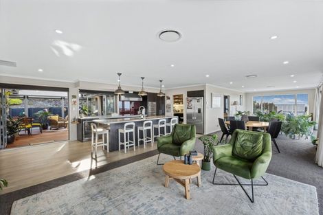 Photo of property in 8 Woodridge Drive, Stanmore Bay, Whangaparaoa, 0932